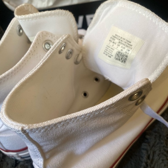 NIB Unisex Converse Chucks - Picture 6 of 11